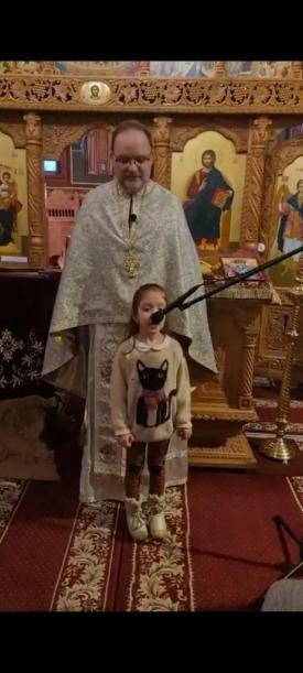Maria Nemțeanu, 5 ani, cântând colinde la biserica spitalului!