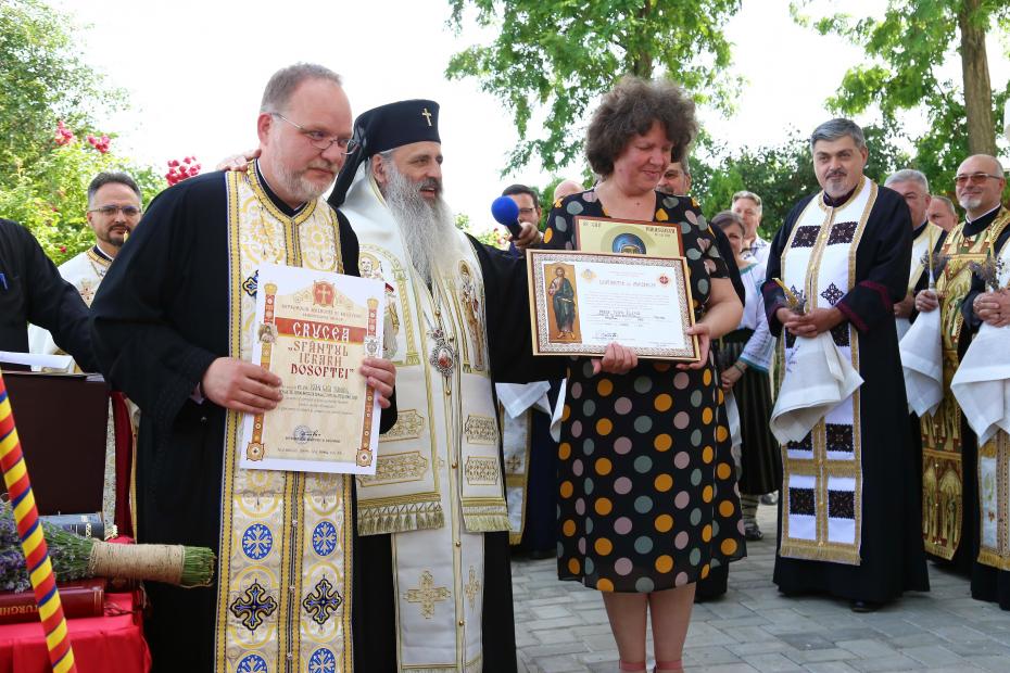 Sfintirea clopotniței și a spațiului social 