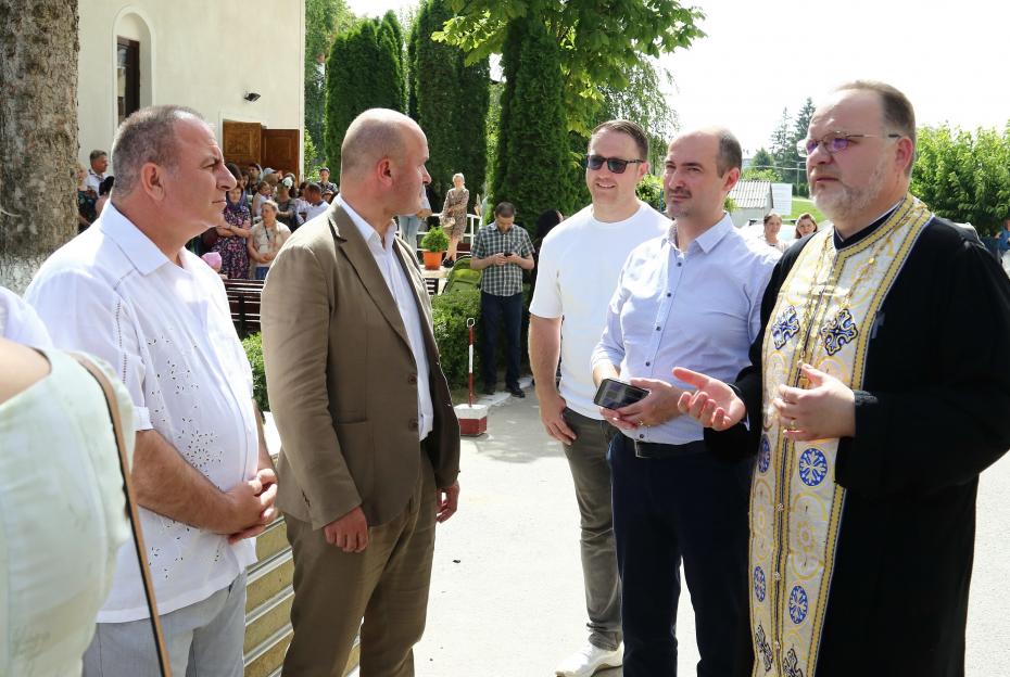 Sfintirea clopotniței și a spațiului social
