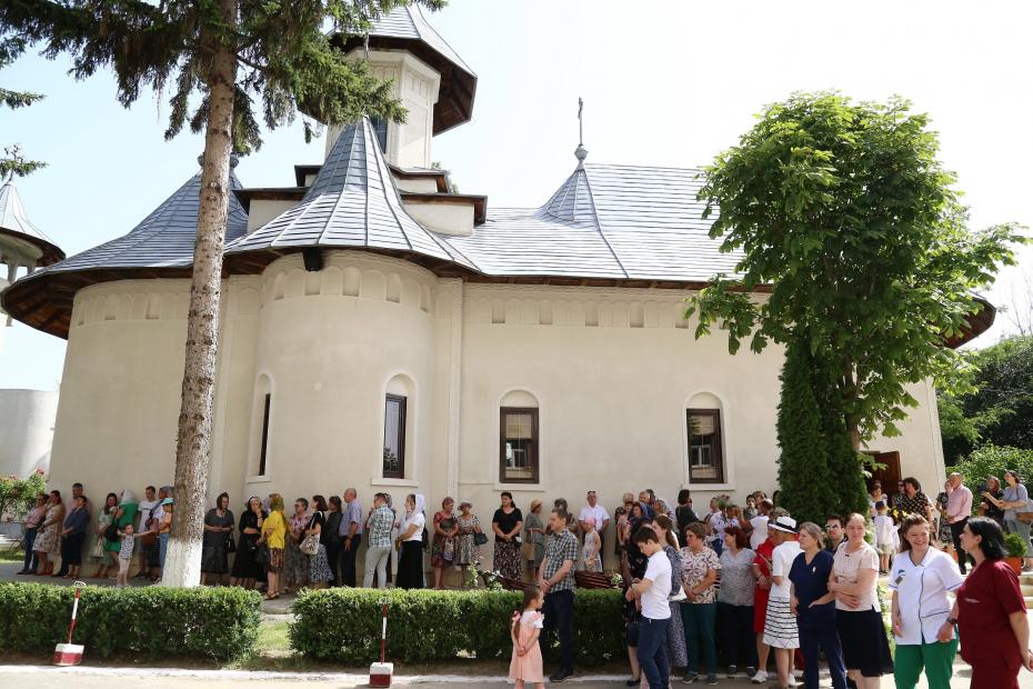 Sfintirea clopotniței și a spațiului social