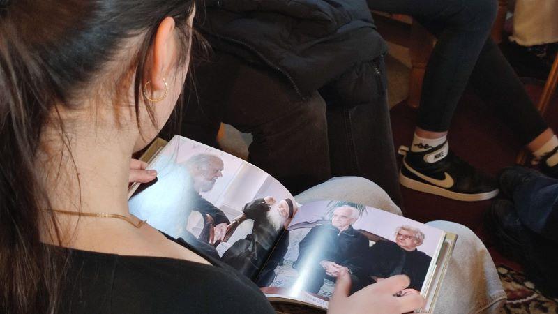 Activitate cu tinerii în biserica spitalului