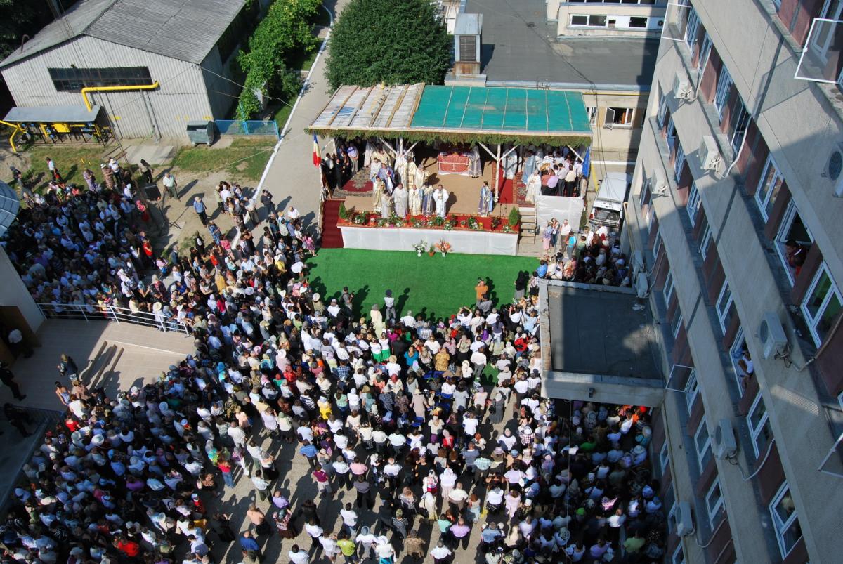 Sfinţirea Bisericii Sfântul Ioan Botezătorul din incinta Spitalului Municipal Paşcani - 18 iulie 2010