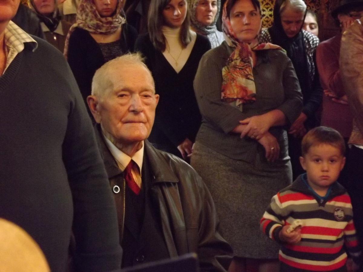 Credincioşi în biserică