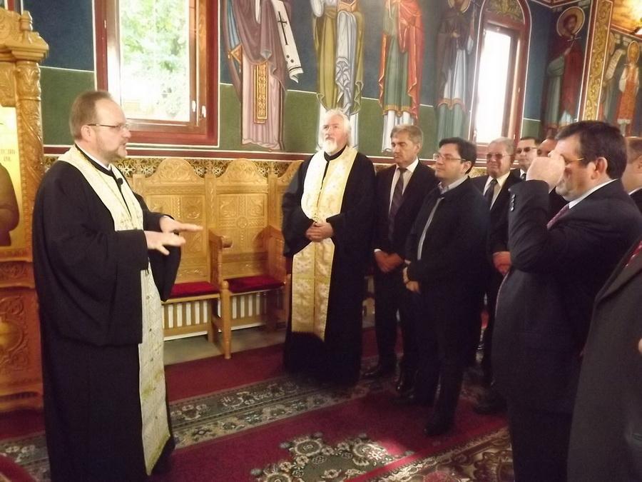 Ministrul Sanatatii Nicolae Banicioiu in biserica spitalului 28.09.2014