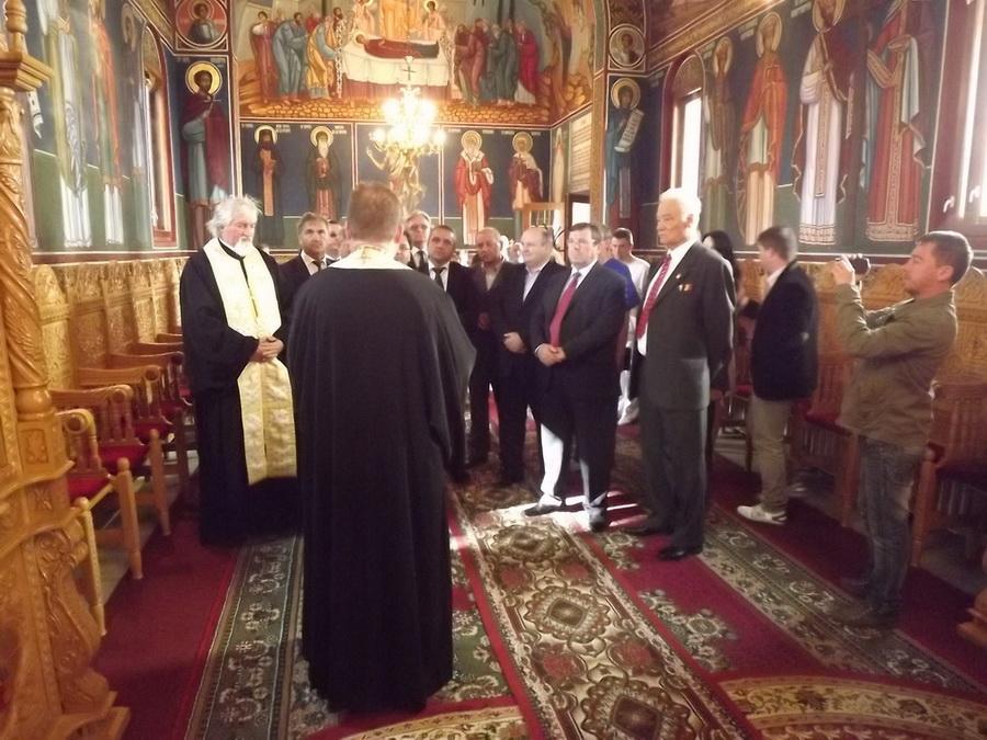 Ministrul Sanatatii Nicolae Banicioiu in biserica spitalului 28.09.2014
