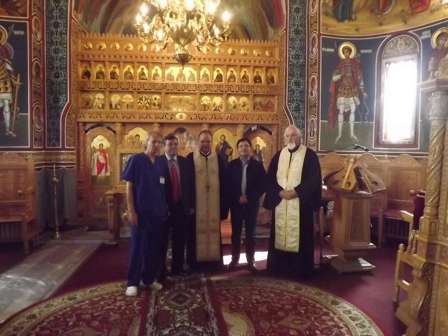 Ministrul Sanatatii Nicolae Banicioiu in biserica spitalului 28.09.2014