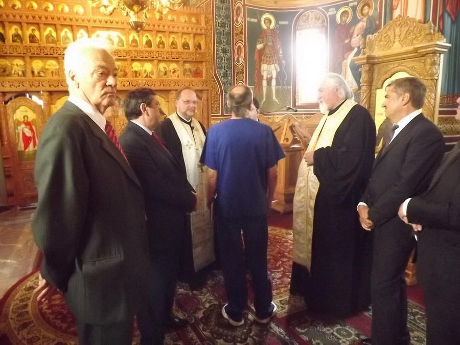 Ministrul Sanatatii Nicolae Banicioiu in biserica spitalului 28.09.2014