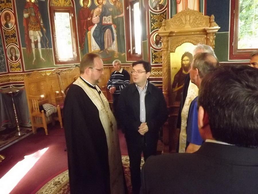 Ministrul Sanatatii Nicolae Banicioiu in biserica spitalului 28.09.2014