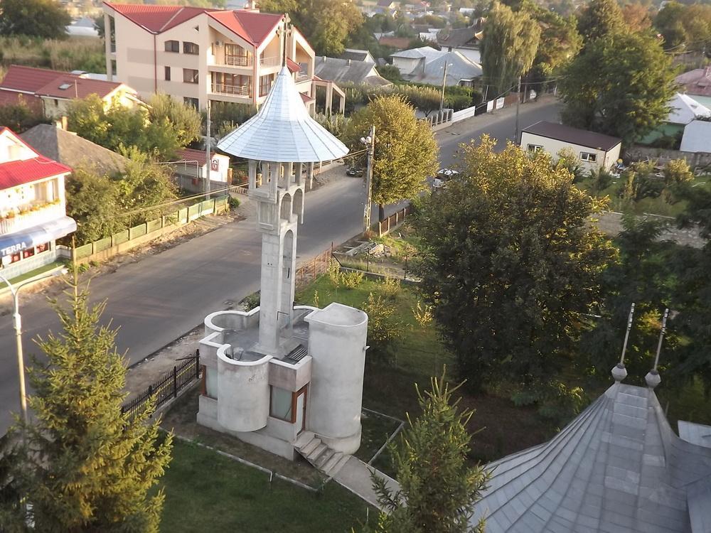 Spatiul social si clopotniţa bisericii - septembrie 2014